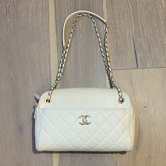 EXCELLENT CONDITION CHANEL CAVIAR CAMERA BAG - Picture 5 of 12